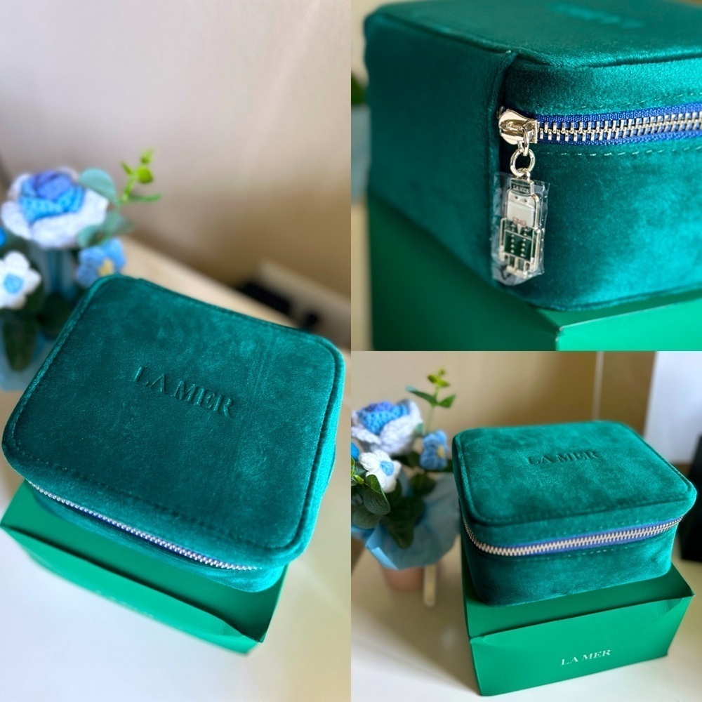 NEW La Mer Limited Edition Emerald Green Velvet Case